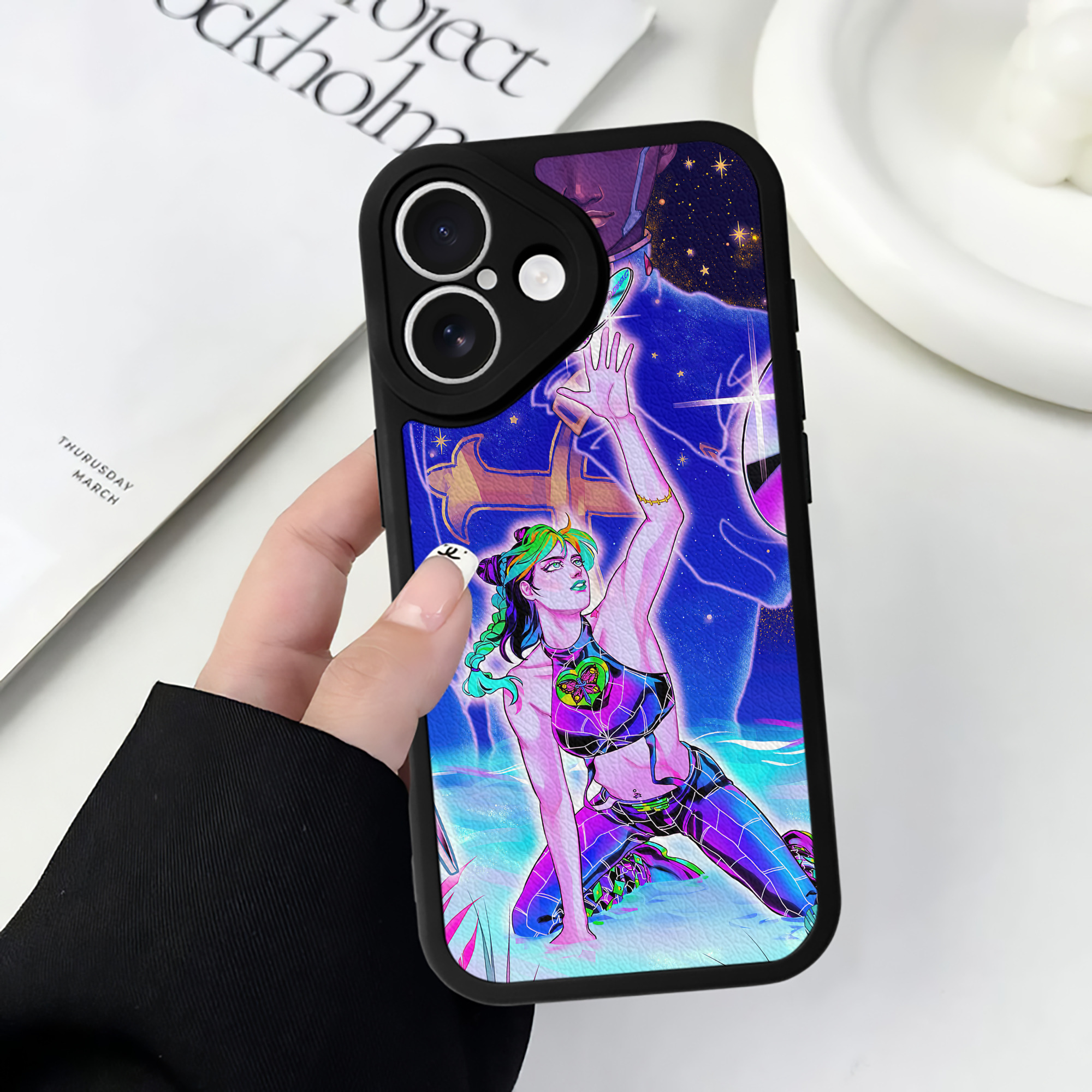 （画像用） ジョジョの奇妙な冒険 JoJo's Bizarre Adventure 【iPhone 16シリーズ対応】シリコンスマホケース（レザー調） 材質：シリコン
